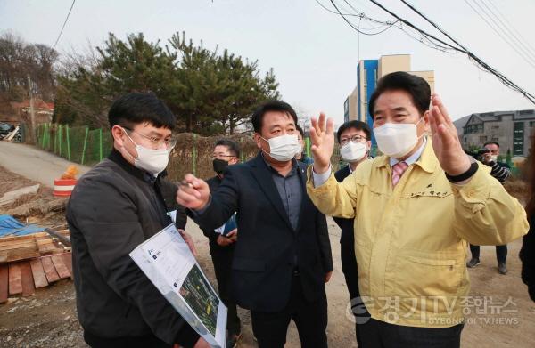 [크기변환]11일 마북동 단국대 후문 도로 개설 현장 점검2.jpg