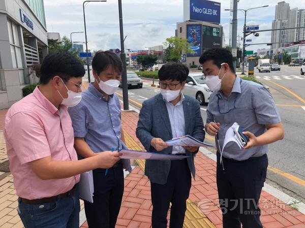 [크기변환]손상훈 기흥구청장(오른쪽 두번째)과 구 관계자들이 주요 사업장 현장점검을 실시했다..jpeg