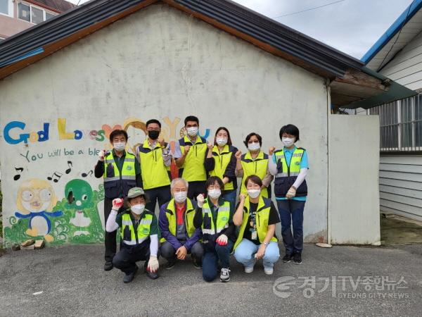 [크기변환]사본 -(사진) 포곡읍, 쪽방 거주 홀로어르신 주거 환경 개선 도와(1).jpg