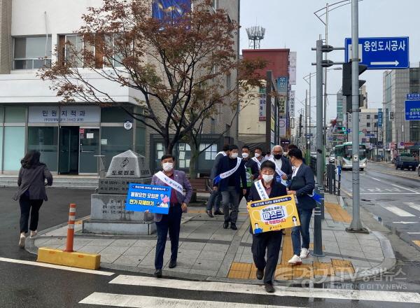 [크기변환]사본 -(1)8일 처인구 체육회연합회에서 코로나19 방역지침 준수 캠페인을 펼쳤다.jpg