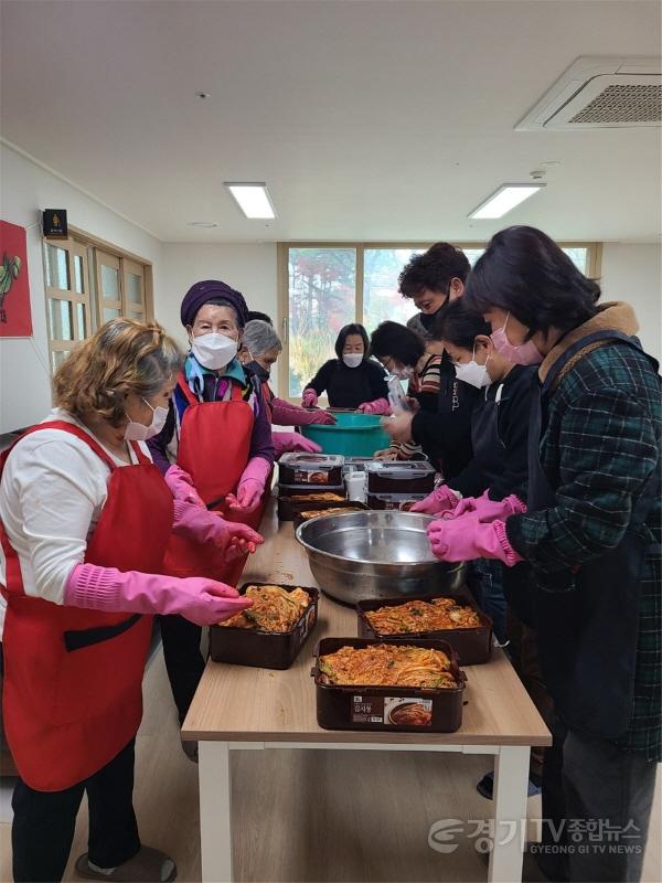 [크기변환]사본 -11-22-3-2_평택시_고덕신도시_신동아파밀리에아파트_이웃사랑_김장나눔_행사_실시.jpg