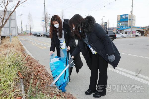 [크기변환]사본 -14. 소통협치담당관 공직자들 플로깅 행사2.jpg