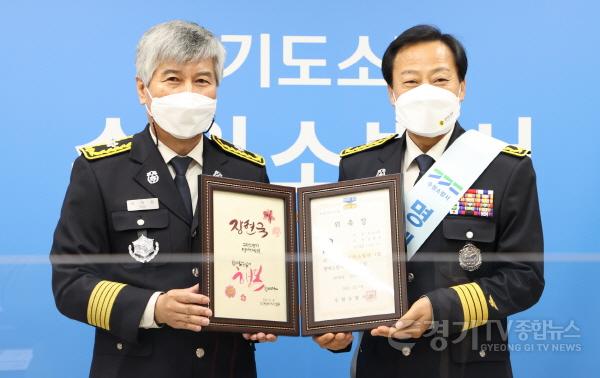 [크기변환]사본 -211214 장현국 의장, 14일 소방서방서 1일 명예소방서장 위촉. 겨울철 안전사고 대비 철저 당부 (3).jpg