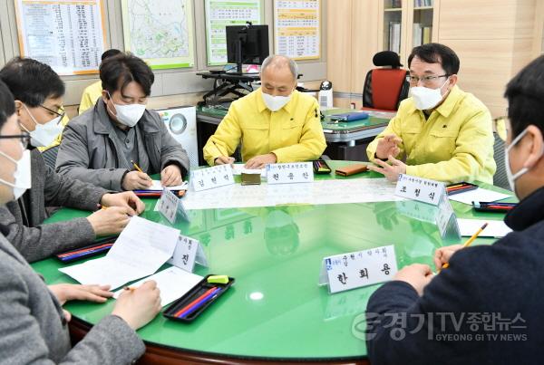 [크기변환]사본 -조청식 수원시장 권한대행, 수원시약사회와 긴급간담회 열고 코로나19 대응 적극적인 협력 약속 1.jpg