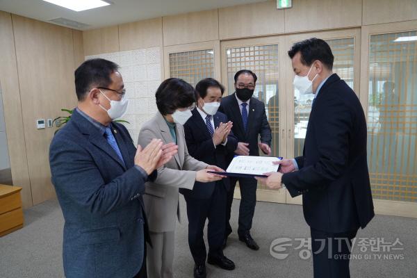 [크기변환]사본 -추가3. 수도권내륙선 사전타당성조사용역 조기착수 공동건의문 전달4.jpg