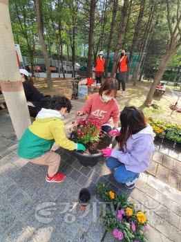 [크기변환]사본 -1. (2) 지난해 진행된 마을공동체 주민제안 사업 모습.jpg