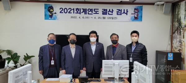 [크기변환]사본 -2-1 회계과 2021 회계연도 결산검사 사진.jpg