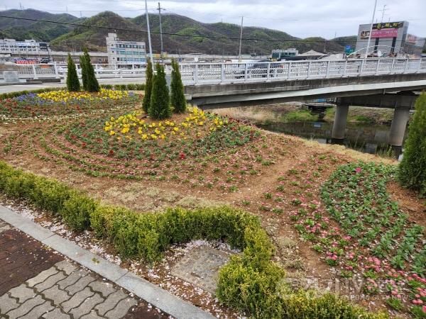 [크기변환]사본 -광주시 곤지암읍, 새봄맞이 봄꽃화단 조성 (1).jpg