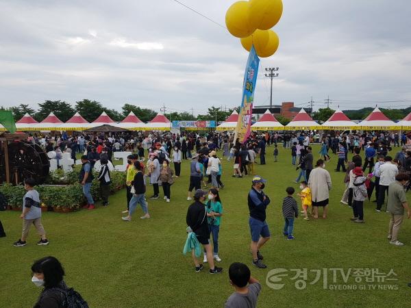 [크기변환]사본 -추가지역02- 역대 최대 관광객 방문한 제16회 금사참외축제 성료 (1).jpg