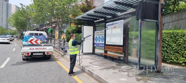 [크기변환]사본 -5. 220610_수지구, 버스ㆍ택시승강장 452곳 시설물 정비_사진.jpg