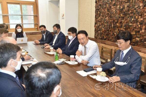 [크기변환]0701 임태희 경기도교육감, 취임 첫 행보 메시지는 만남·소통(사진2).jpg