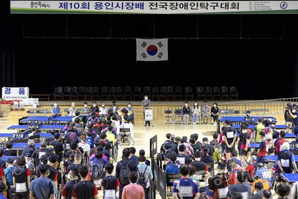 [크기변환]4-1. 이상일 용인특례시장이 제10회 용인시장배 전국장애인탁구대회에서 인사말을 하고 있다..jpg