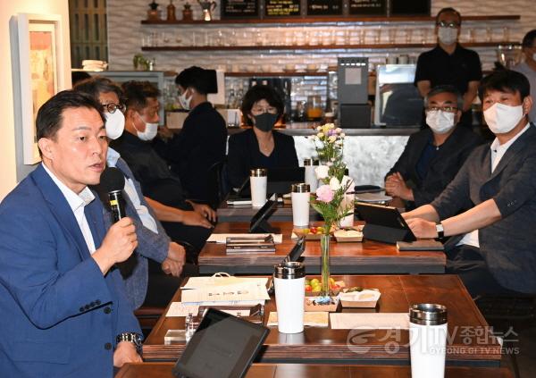 [크기변환]이재준 수원특례시장, 간부 공무원·재정전문가와 함께 민선 8기  재정효율화 방안 모색  (1).JPG