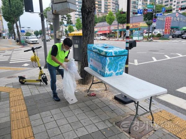 [크기변환]03- 여주시, 폭염 속 ‘무료 생수 나눔’ 큰 호응.JPG