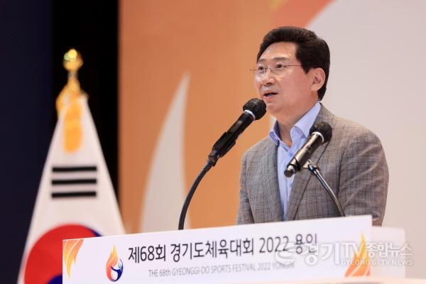 [크기변환]이상일 용인특례시장이 27일 제68회 경기도체육대회 2022 용인 폐회식에서 환송사를 하고 있다. (2).JPG