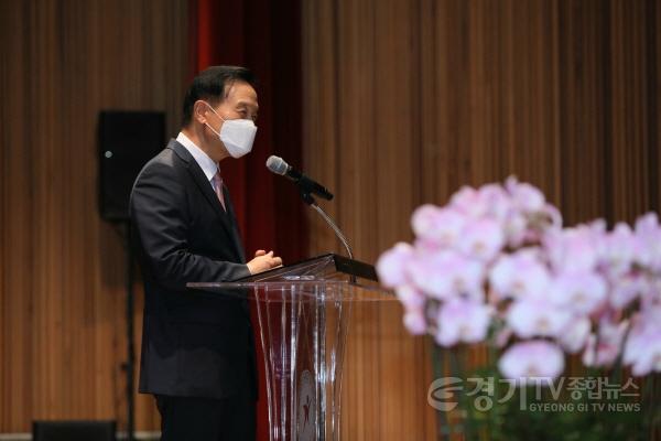 [크기변환]0831 경기도교육청, 퇴직 교원 1,380명 훈ㆍ포장과 표창장 전수(사진2).jpg