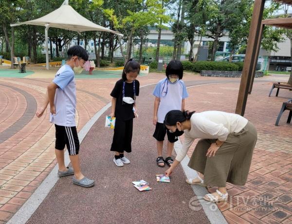 [크기변환]3. 처인구 유림동 행복마을관리소가 전통 놀이 체험으로 아이들에게 즐거운 추억을 선물했다..jpg