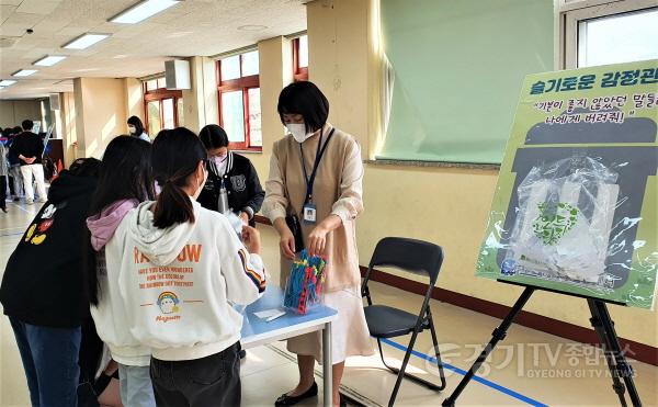 [크기변환]4-1.기흥구보건소는 7일 대현초등학교 학생들을 대상으로 정신건강 캠페인 마인드 잇을 진행했다..jpg