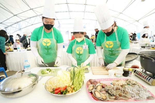 [크기변환]경기도 새마을부녀회, 3대 가족이 함께하는 소통 밥상 개최 (2).jpg