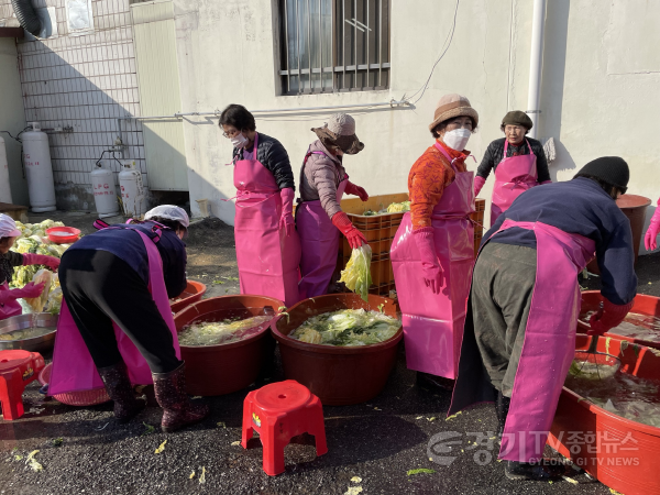 [크기변환]설성면 작은사랑나눔봉사단, 경기도자원봉사센터 김장 지원 사업 2년 연속 공모사업 선정 (1).png