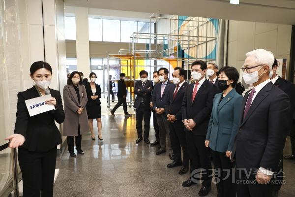 [크기변환]사본 -221130_하수처리수 재이용은 물 부족에 대비하고, 수자원 재활용을 통한 공업용수의 안정적 공급으로 반도체산업 발전에 큰 보탬이 될 것_사진(04).jpg