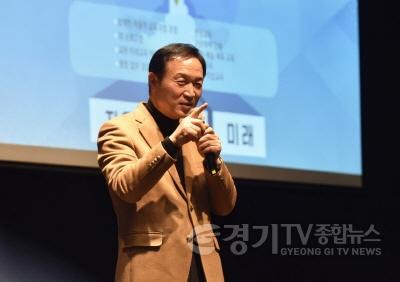 [크기변환]사본 -0116 임태희 교육감 “교육전문직원들, 경기 미래교육 설계도를 주도적으로 추진해야”(사진1).jpg