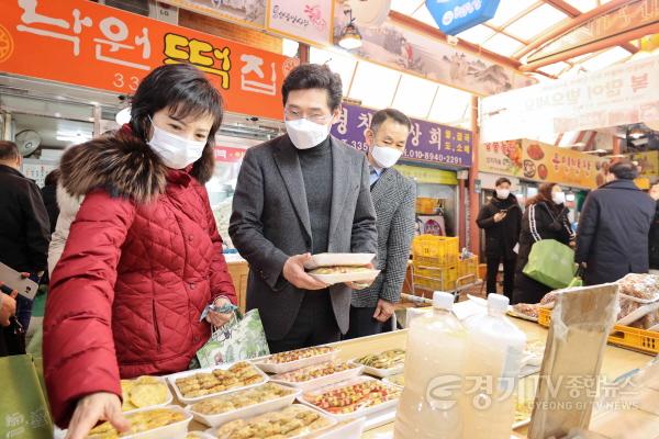 [크기변환]사본 -230118_이상일 용인특례시장, 용인중앙시장에 명절인사 왔습니다_사진(5).jpg