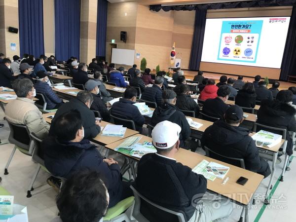 [크기변환]사본 -2. 용인특례시자 농업인을 대상으로 농산물우수관리 인증 교육을 진행했다.jpg