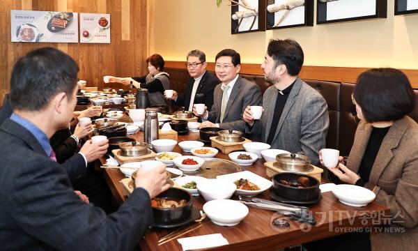 [크기변환]사본 -230224_이상일 용인특례시장‘38개 읍면동과 점심’현장소통 참 맛있네요_사진(2).jpg