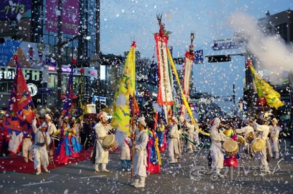 [크기변환]2.바우덕이 축제 길놀이 행사.jpg