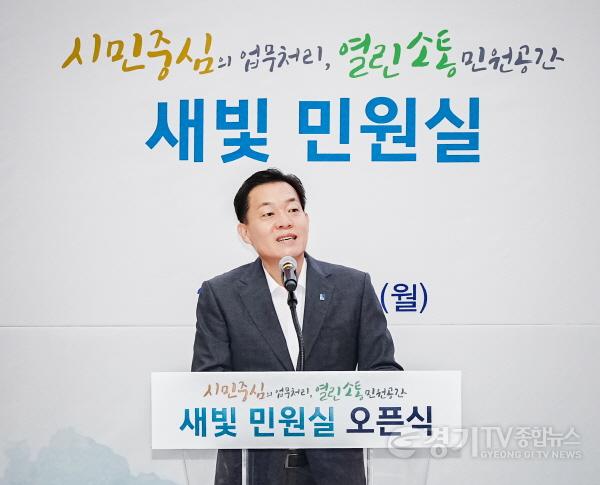 [크기변환]사본 -이재준 수원특례시장, “새빛민원실·새빛톡톡은 수원시 행정혁신의 상징,시민과 소통하는 정책 펼치겠다”(1).jpg