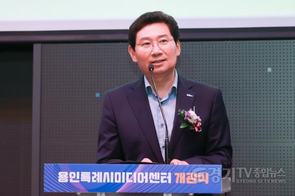 [크기변환]13-1. 8일 열린 용인미디어센터 개관식에서 기념사를 하고 있는 이상일 용인특례시장.jpg