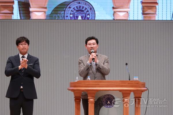 [크기변환]9.2.이상일 용인특례시장이 27일 총신대학교에서 열린 용인기독교총연합회 기도대성회에 참석해 축사를 하고 있다.JPG