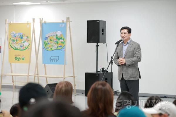 [크기변환]7.4.이상일 용인특례시장이 용인대중예술아카데미 발대식에서 인사말을 하고 있다..JPG