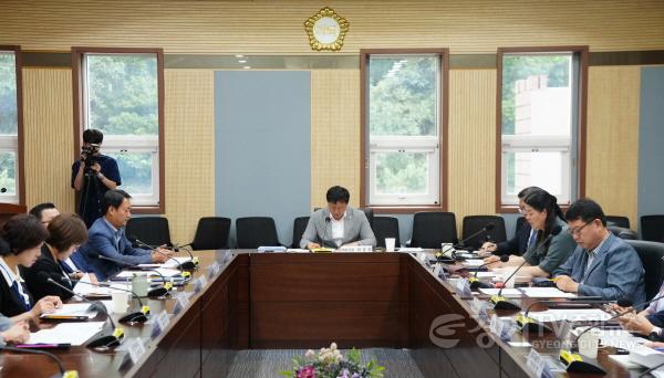 [크기변환]230830 평택(의회) 평택시의회 외국인근로자 수급 및 관리방안 연구회, 강연회 개최 (1).JPG