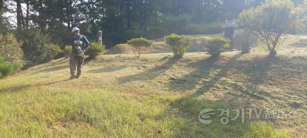 [크기변환]1. 용인특례시가 고향사랑기부금 답례품으로 벌초대행 서비스를 마련했다.jpg