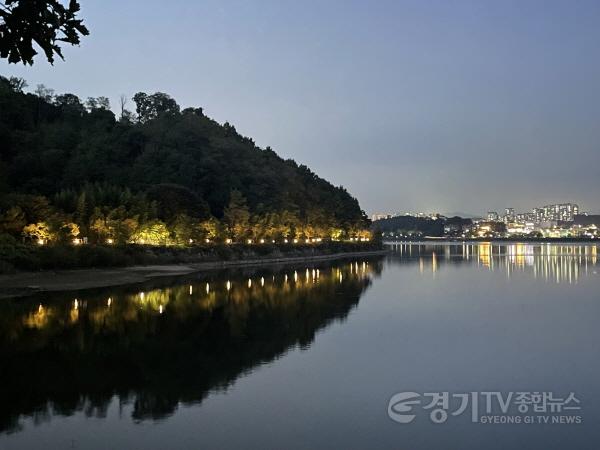 [크기변환]2-4. 용인특례시가 총연장 10km에 달하는 기흥구 공세동 일대 기흥저수지 순환산책로 마지막 구간의 조성을 마무리했다..JPG