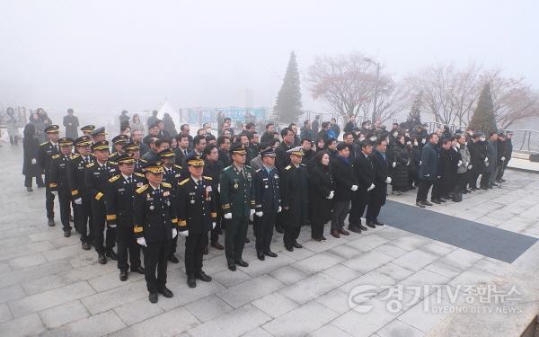 [크기변환]1-2 평택시 신년 현충탑 참배 행사 거행.JPG