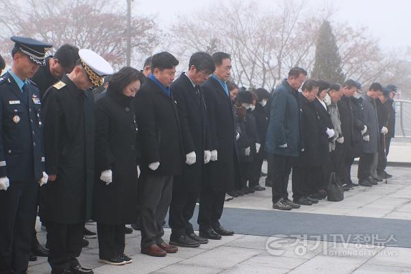 [크기변환]1-1 평택시 신년 현충탑 참배 행사 거행.JPG