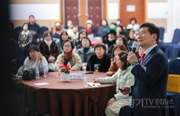 [크기변환]5-2. 이상일 용인특례시장이 지난 15일 (사)한국여성유권자연맹 신년인사회에 참석해 특강을 진행했다..JPG