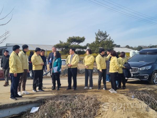 [크기변환]240116 도시환경위원회, 하천오염수 유출 방제복구현장 찾아 (2).jpg