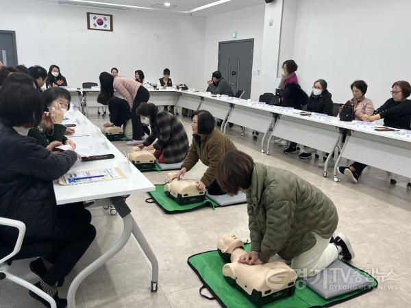 [크기변환]8. 서농동 통장협의회가 지난 8일 심폐소생술 교육을 했다..jpg