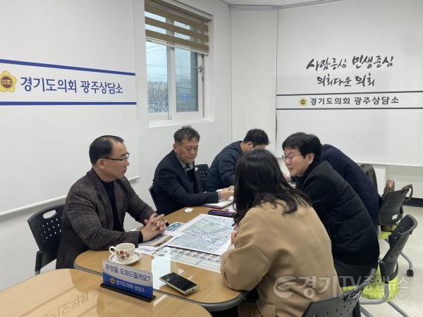 [크기변환]240215 김선영.이자형 의원, 오포 고산천 시설물 추가설치 필요성 논의.jpg