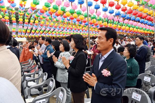 [크기변환]사진2) 용주사 봉축법요식에 참석한 화성시의회 의원.jpg