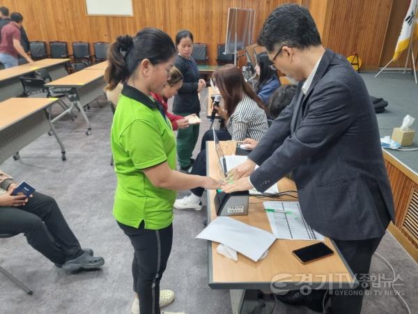 [크기변환]01-여주시와 수원출입국·외국인청, 외국인 계절근로자를 위한 현장방문 지문등록 추진1.jpg