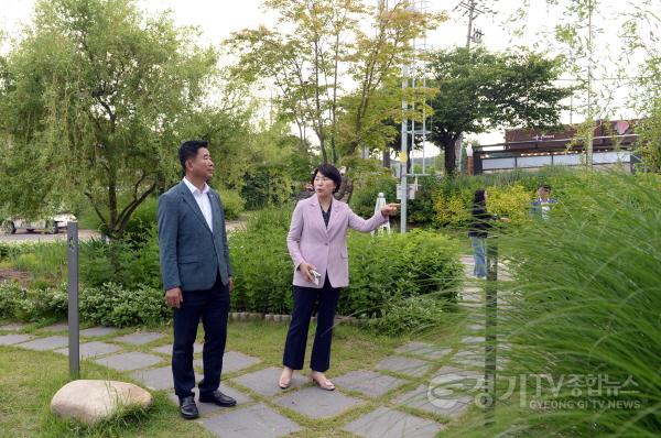 [크기변환]240520 오산시의회 성길용 의장, 안양시의회 최병일 의장 오산천 현장방문(사진2).JPG