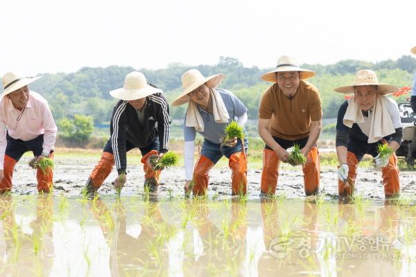 [크기변환]2024년 경기미 모내기 행사(1) (1).jpg