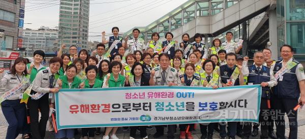 [크기변환]240603 정윤경 의원, 유해환경에서 청소년 보호위해 감시단 활동 직접 나서 (1).jpg