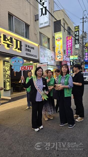 [크기변환]240603 정윤경 의원, 유해환경에서 청소년 보호위해 감시단 활동 직접 나서 (4).jpg