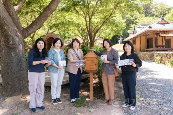 [크기변환]20240604 용인특례시의회 의원연구단체 용인, 역사종교문화여행의 시작 청년 김대건 길 답사(2).jpg